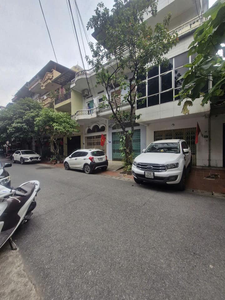 Bán nhà 3 tầng đang cho thuê, quy hoạch làn 2 Hoàng Văn Thụ, giá 4.35 tỷ