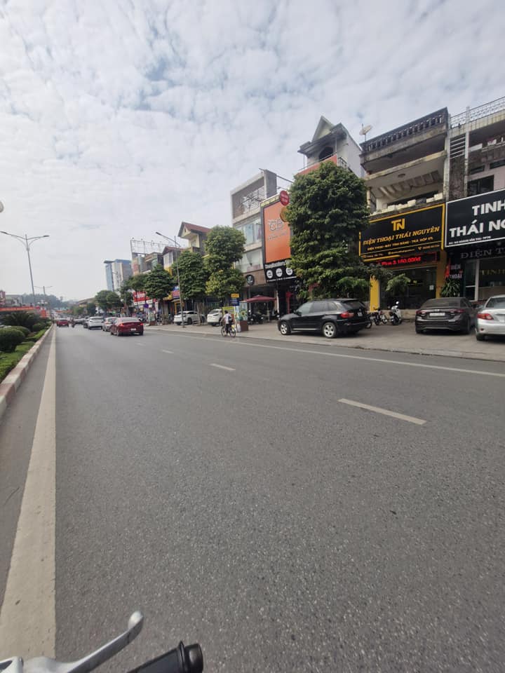 Bán nhà mặt đường Hoàng Văn Thụ, đối diện cổng 2 bệnh viện đa khoa, giá 18 tỷ