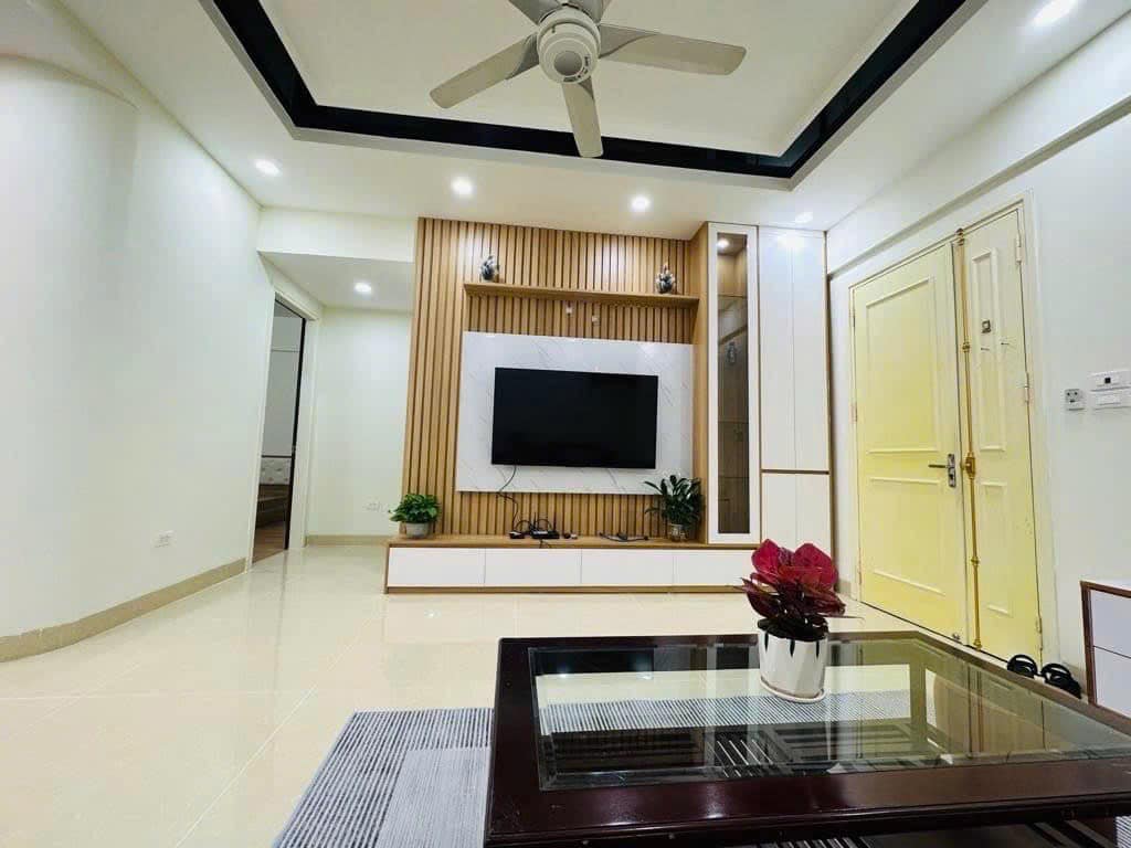 Bán căn hộ chung cư CT20 khu đô thị Việt Hưng, Long Biên, 2 phòng ngủ, giá 3,55 tỷ