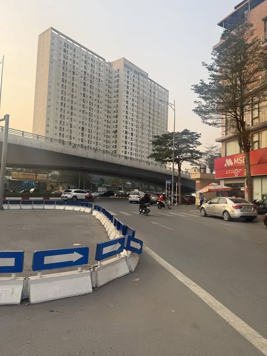 Bán đất Cầu Giấy, nằm ngay ngã tư Hoàng Quốc Việt, Nguyễn Văn Huyên, 132m2, ngõ ô tô