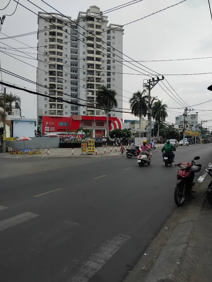 Bán nhà Tân Phú, mặt tiền kinh doanh đỉnh ngay siêu thị Go - Thoại Ngọc Hầu