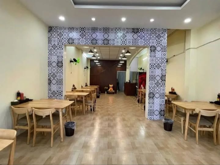 Cho thuê nhà 3 tầng mặt tiền Nguyễn Văn Thoại, Mỹ An, Ngũ Hành Sơn, giá 37 triệu/tháng