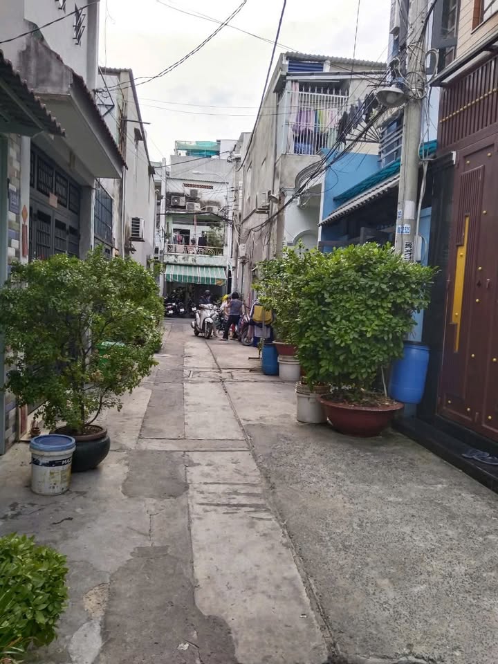 Bán nhà 44m2, 3 tầng, hẻm 4m, 30m ra mặt tiền, dòng tiền 7 triệu/tháng - giá chỉ 3.x tỷ