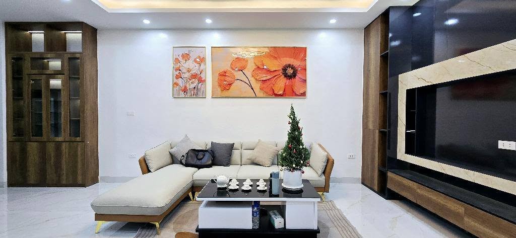 Bán nhà Hoàng Hoa Thám, Thụy Khuê, 55m2, 4 tầng, giá 10.5 tỷ