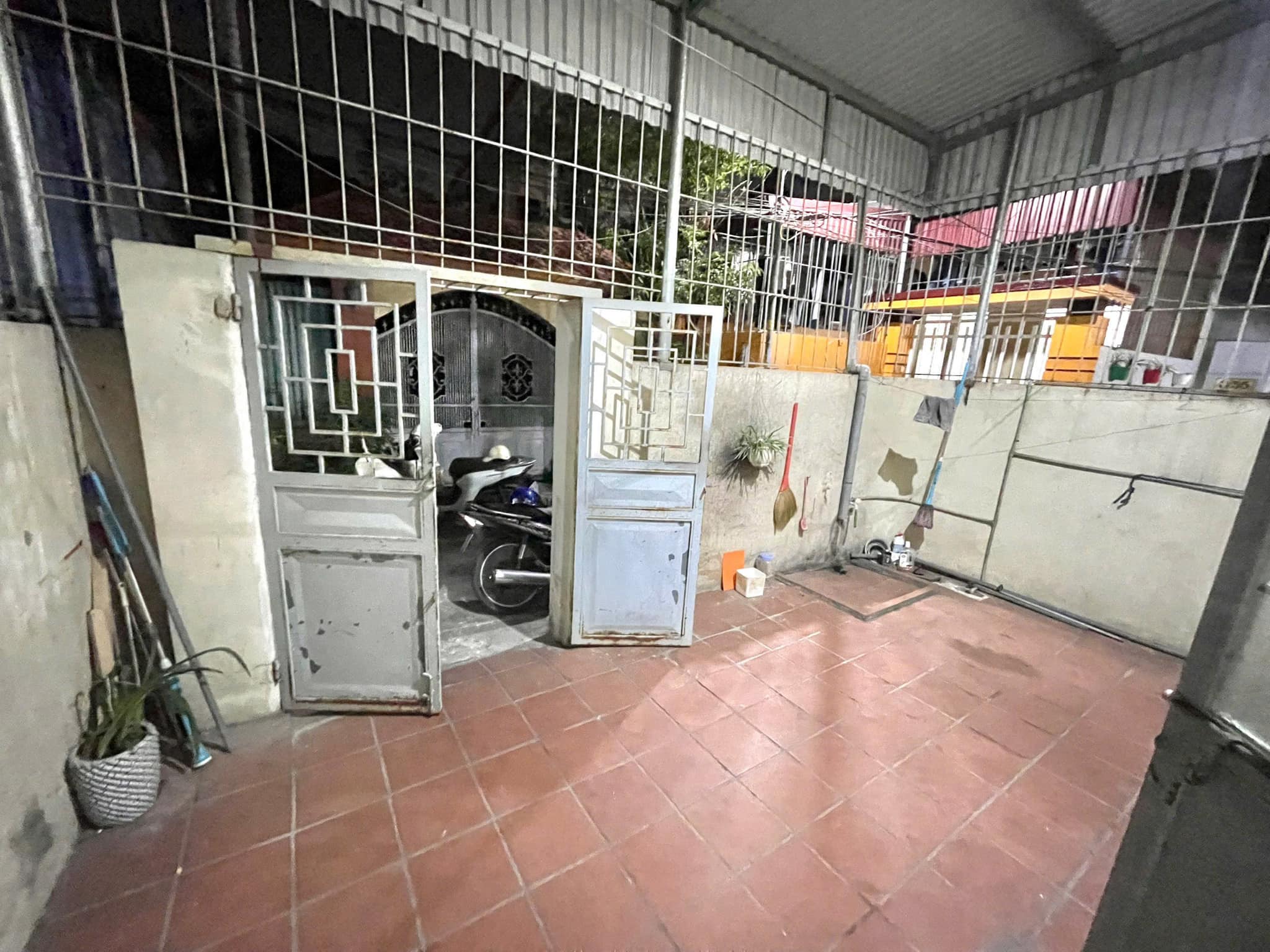 Cho thuê nhà ngõ 111 Đông Khê, sân cổng riêng, ô tô đỗ ngay sát nhà, giá 3.5 triệu/tháng