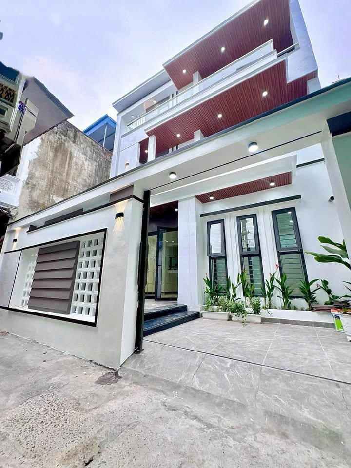 Bán căn villa 3 tầng giữa trung tâm thành phố đường Mạc Thị Bưởi, ngõ 2,5m