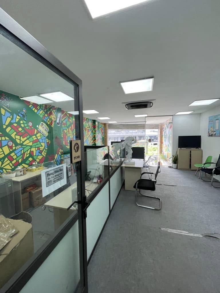 Bán nhà nhà mặt phố ngay ngã ba Hồ Tùng Mậu, Cầu Giấy, 7 tầng, thang máy, kinh doanh sầm uất