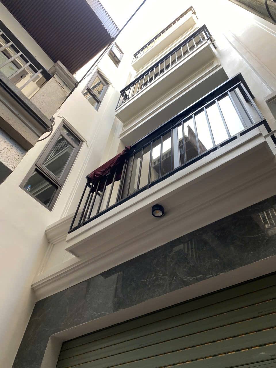 Bán nhà tại tổ 1 Thạch Bàn, Long Biên, gần Aeon, cầu Vĩnh Tuy, 33m2, sổ sẵn