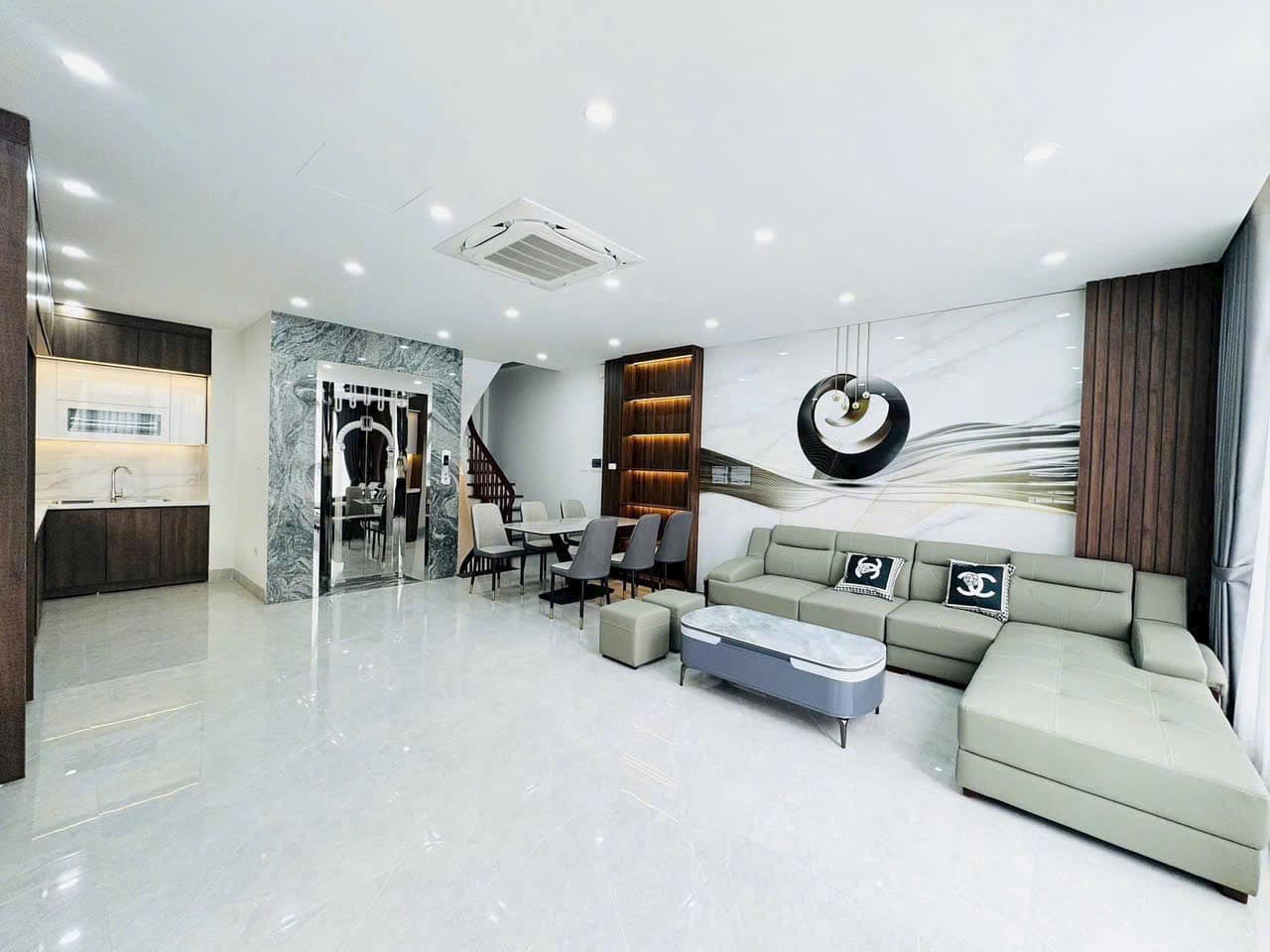 Bán nhà 6 tầng, 51m2 phố Nguyễn Văn Cừ, đường trước nhà trải nhựa rộng 3m, ô tô vào cách nhà 20m