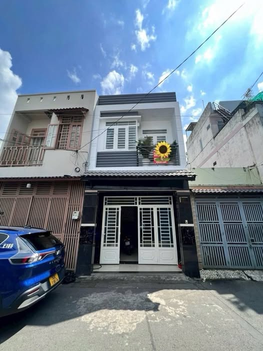 Bán nhà mặt tiền ngay Kênh Tham Lương, 45m2, hiện đang cho thuê 7 triệu/tháng, giá 5.25 tỷ