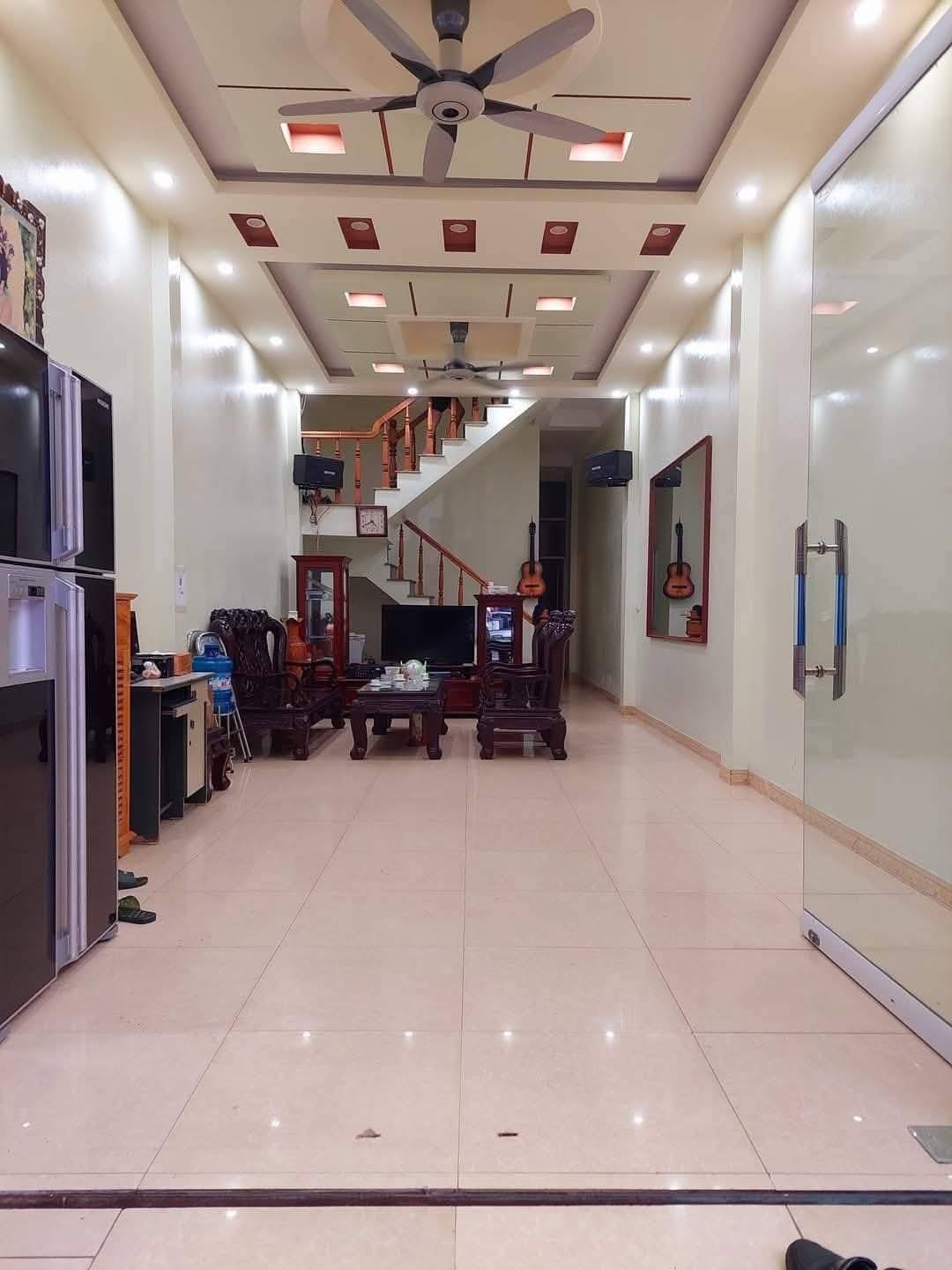 Bán nhà 2 tầng đường Nguyễn An Ninh, cạnh chợ Duyên Hải, Lào Cai