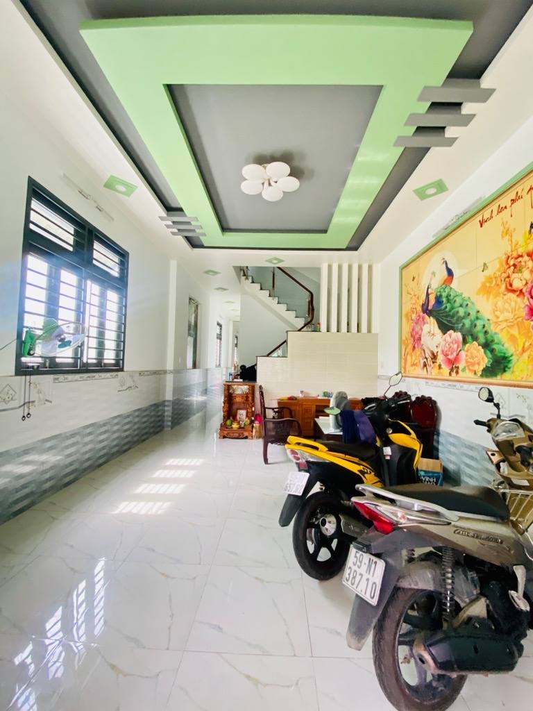 Bán nhà 2 lầu trung tâm Tân Túc, Bình Chánh, hẻm ba gác, giá 6 tỷ