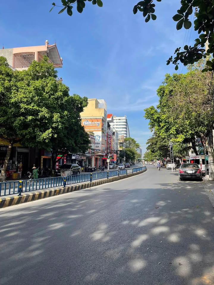 Bán nhà 3 tầng mặt đường Quang Trung, kinh doanh tốt, diện tích 89m2, giá thỏa thuận