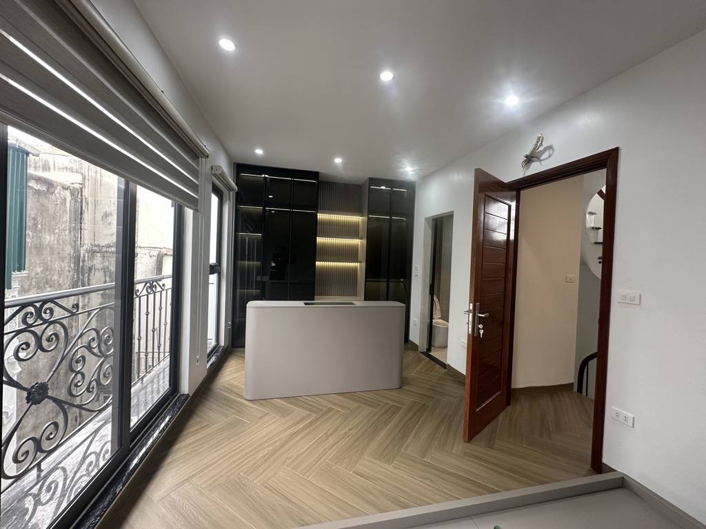 Bán nhà chung cư mini Triều Khúc, 7 tầng thang máy, 12 phòng khép kín, ô tô 4 chỗ đỗ cửa