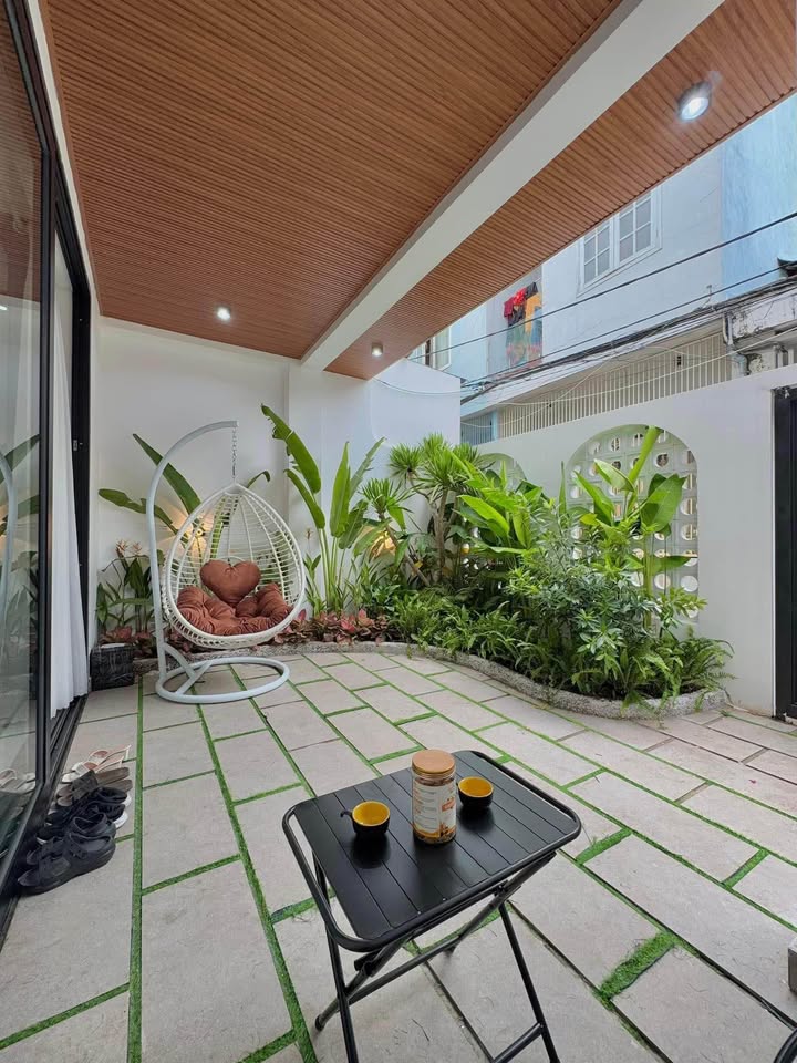 Bán biệt thự mini sân vườn ngay trung tâm Hải Châu, gần Cầu Rồng, nội thất xịn, giá 4.85 tỷ