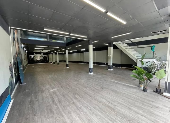 Cho thuê nhà 2 tầng mặt tiền đường 2.9, Hải Châu, giá 37 triệu/tháng