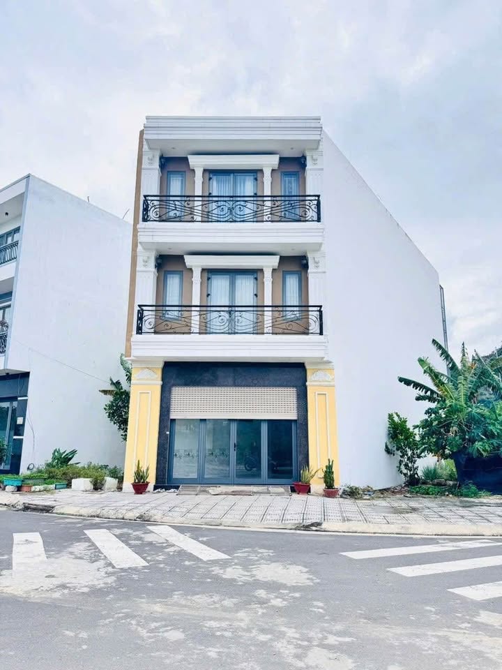 Bán nhà khu đô thị Nam Vĩnh Hải, Nha Trang, đường rộng 11m, phù hợp kinh doanh, giá 4.5 tỷ