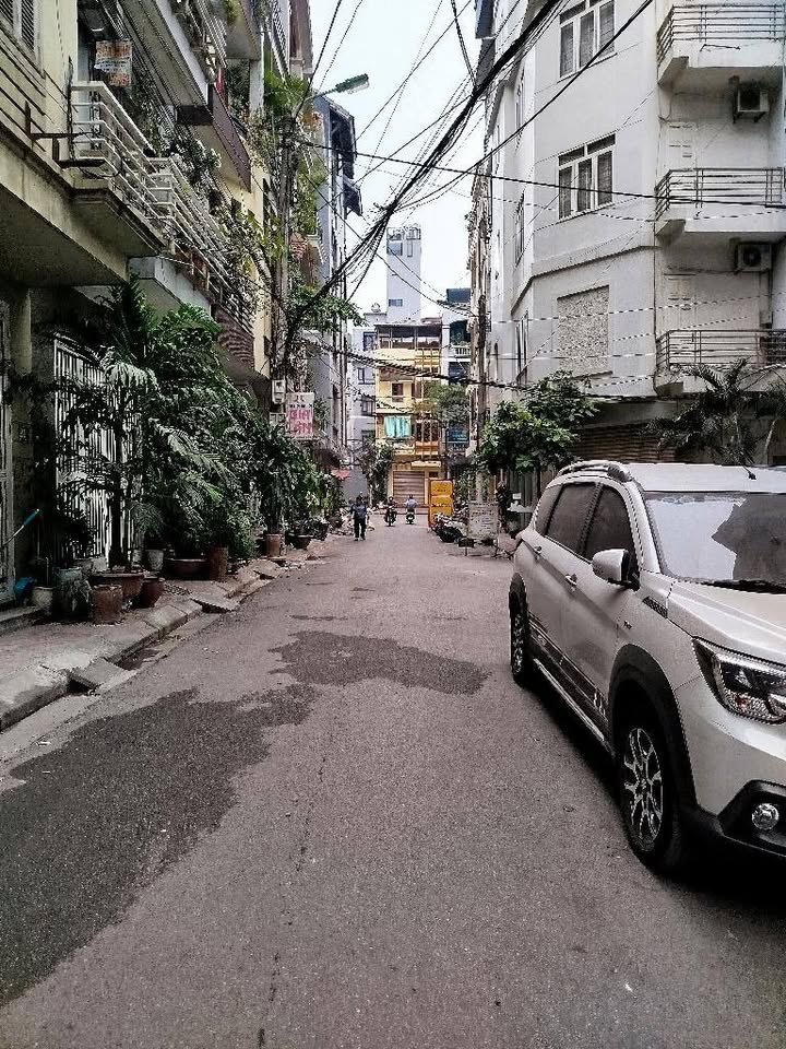 Bán nhà Giải Phóng, Hoàng Mai, 6 tầng, thang máy, lô góc, ô tô đỗ cửa, full đồ vào ở ngay