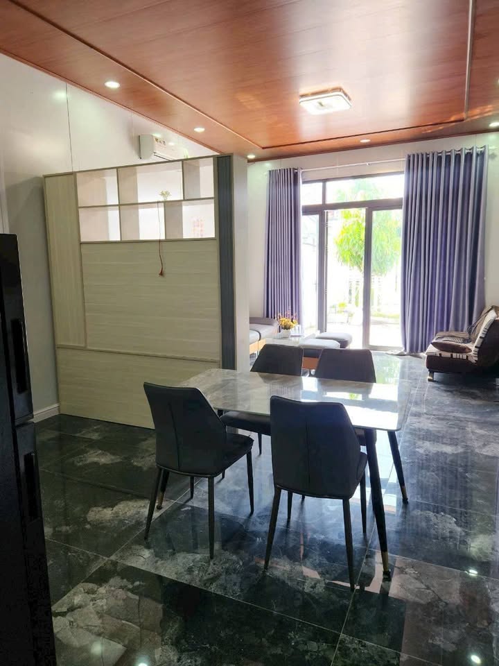 Bán nhà Phú Tân, Bến Tre, diện tích 300m2, giá 2.2 tỷ