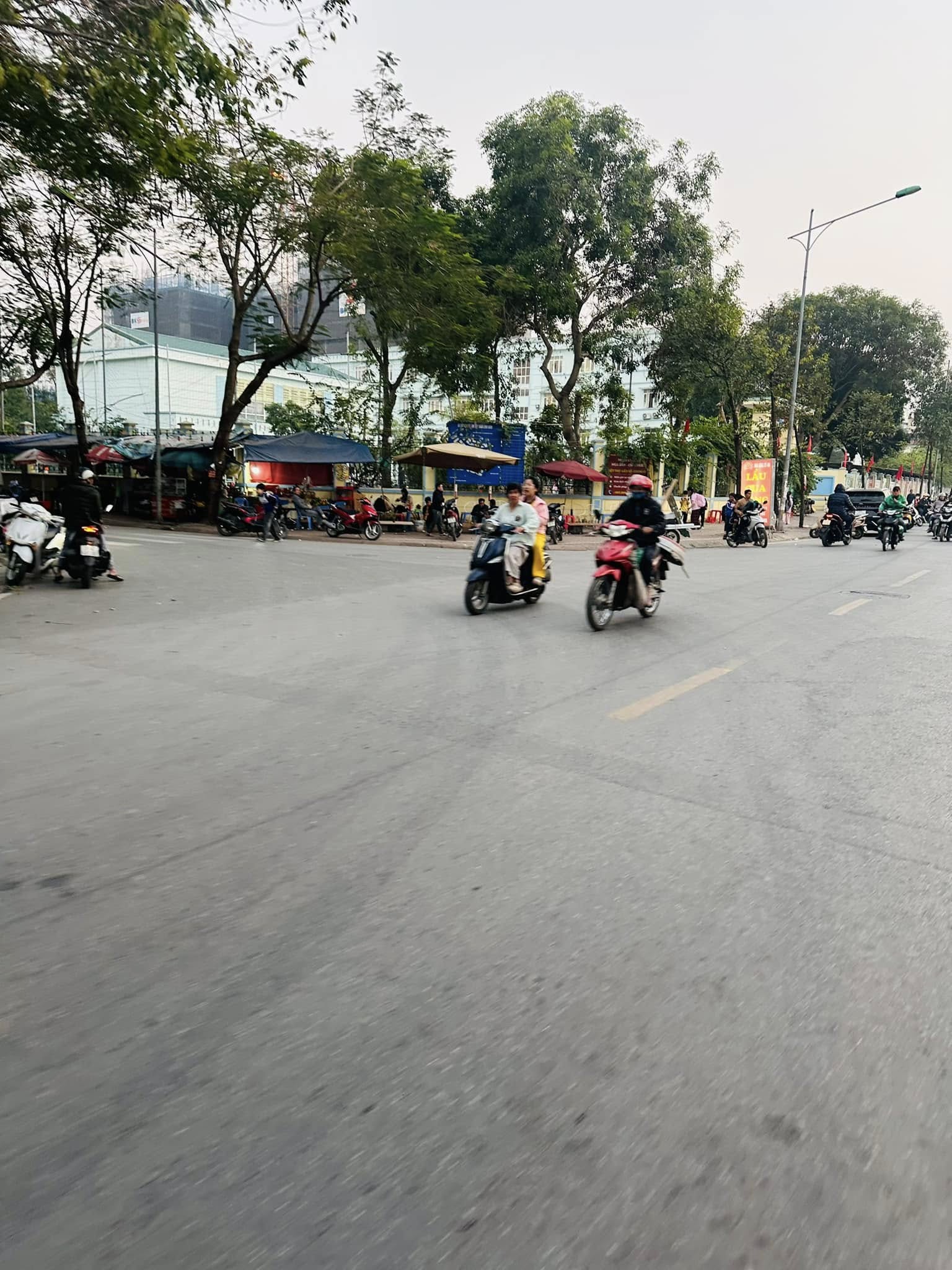 Bán thửa đất vuông đẹp 48m2 tại phố Bằng Liệt, Hoàng Mai, ngõ thông, ô tô vào nhà, giá 10.6 tỷ