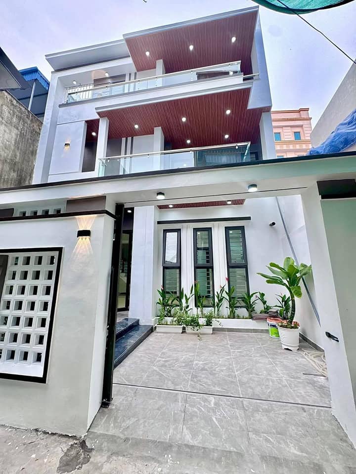 Chào bán căn nhà 3 tầng sân cổng khu vực Mạc Thị Bưởi, ngõ nông