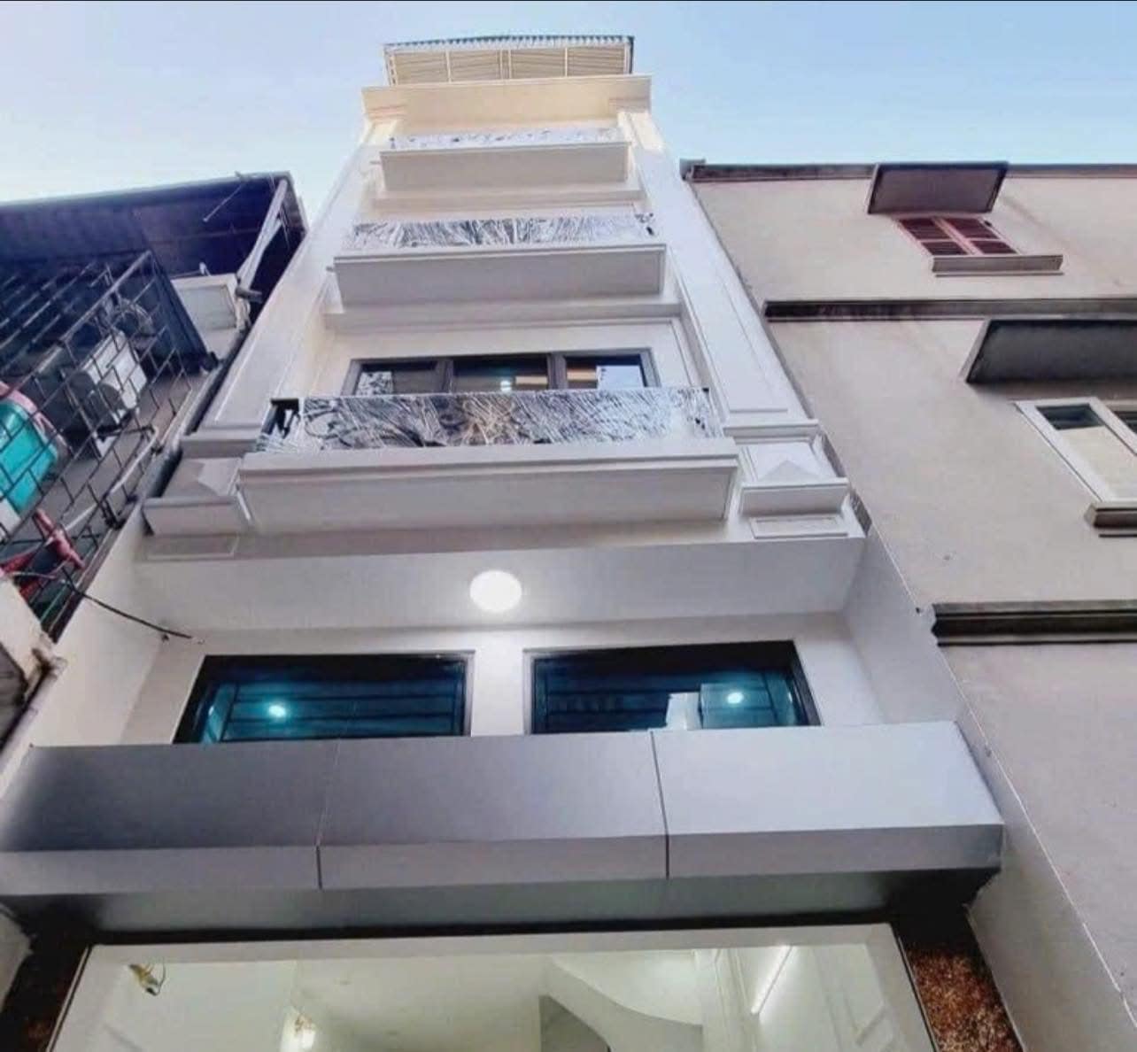 Chính chủ gửi bán căn nhà 38m2 x 6 tầng, đầy đủ nội thất, cách mặt phố Vũ Tông Phan chỉ 5m, giá chỉ 7 tỷ