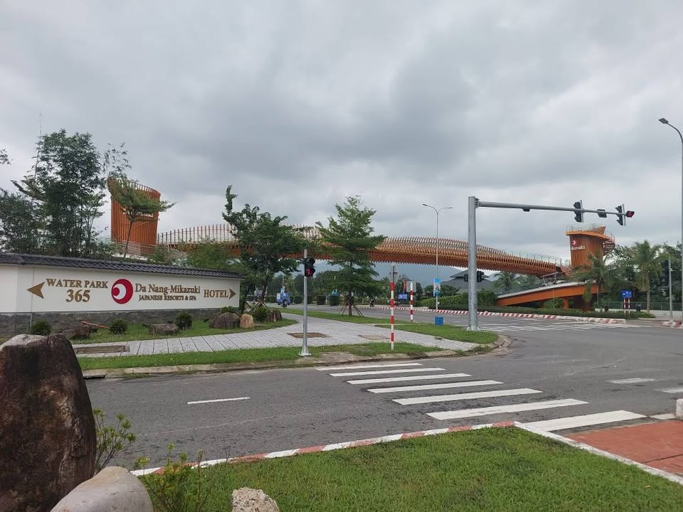 Bán đất 3 mặt tiền đường, gần cổng công viên nước nóng Mikazuki, gần biển, thích hợp xây khách sạn