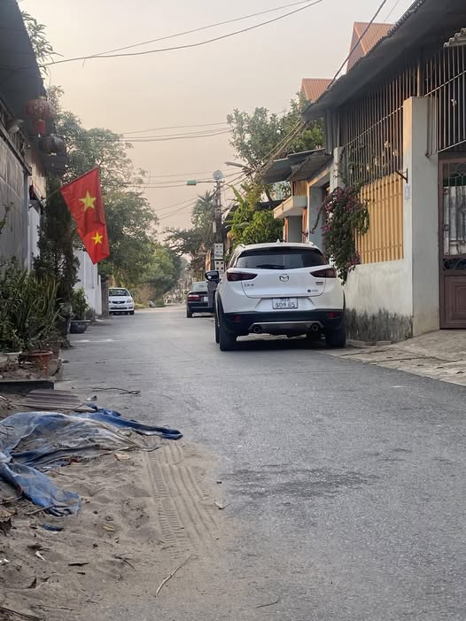 Cần bán gấp nhà 3 tầng thuộc tổ 10, khu phố 4, phường Mỹ Độ, Bắc Giang, diện tích 177m2, full thổ cư