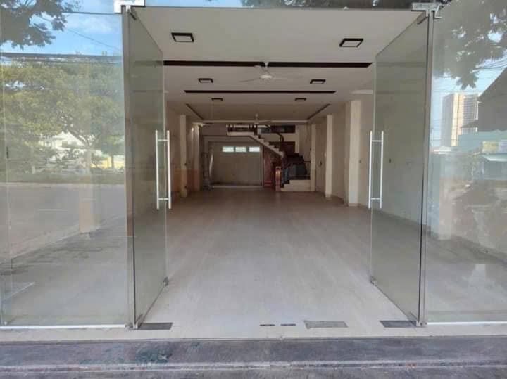 Cho thuê nhà mặt tiền Lê Văn Hiến, Hải Châu, giá 22 triệu/tháng