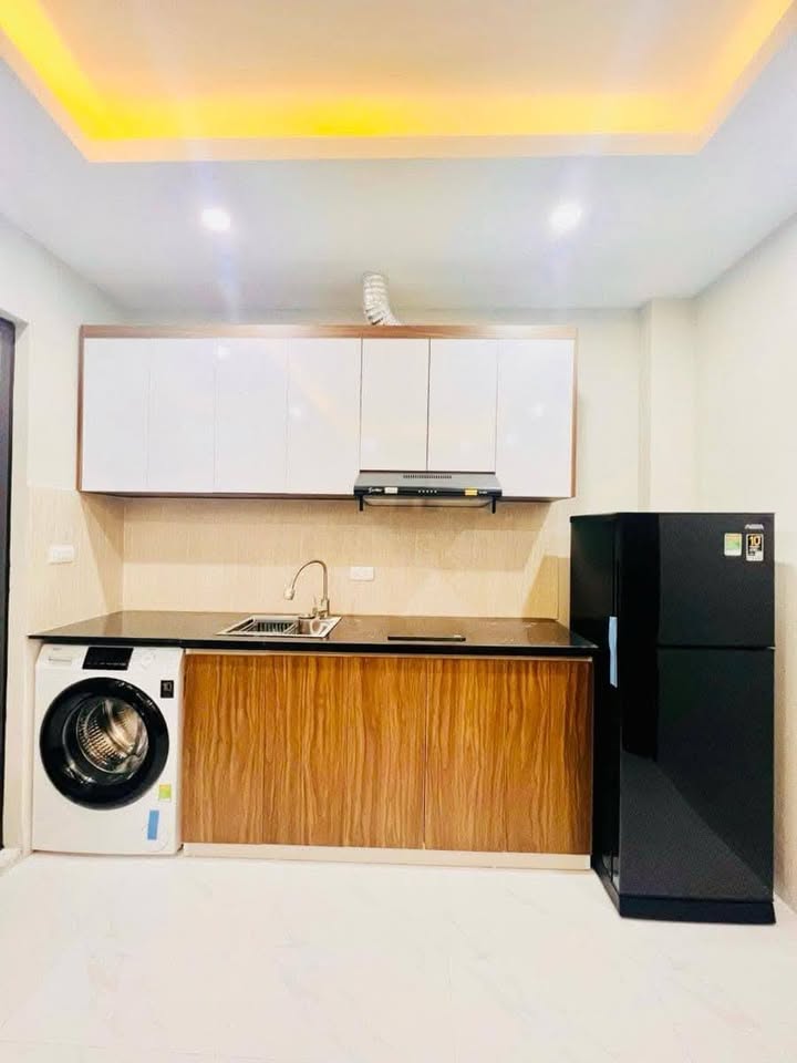 Bán tòa chung cư mini 7 tầng thang máy tại phố Giải Phóng, ngõ SH quay đầu, dòng tiền ổn định