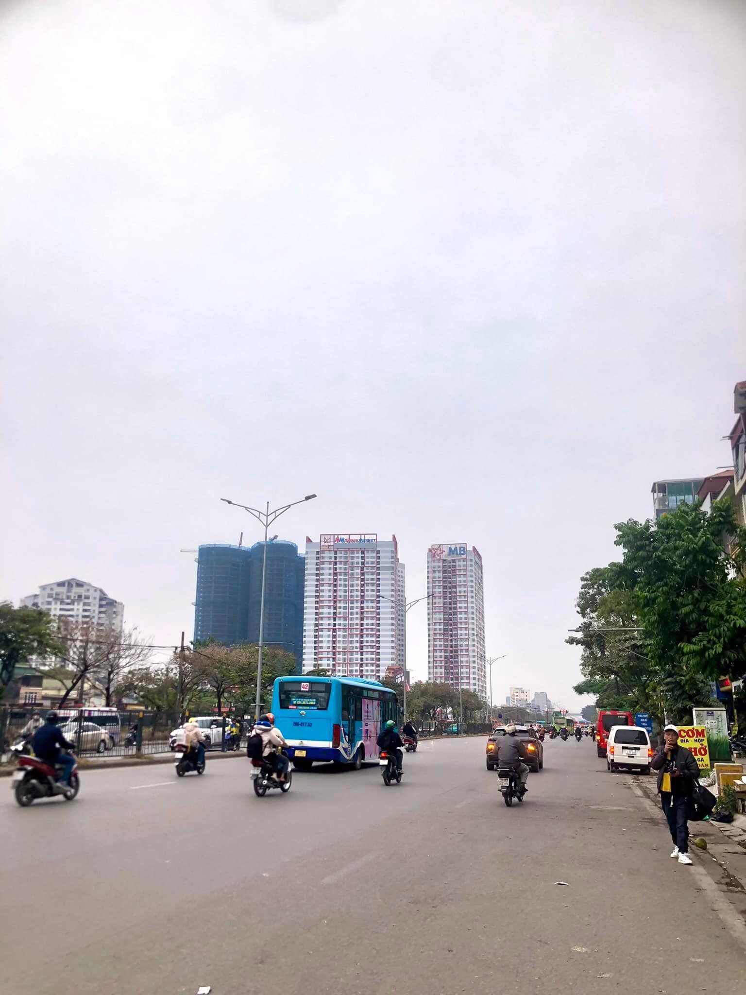 Bán nhà 5 tầng tại Giáp Bát, đúng 3 bước chân ra mặt đường Giải Phóng, giá hơn 6 tỷ