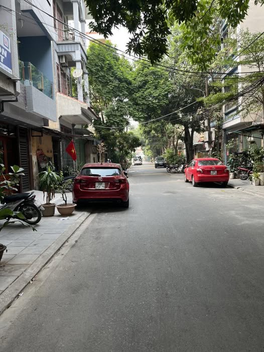 Nhà phân lô gần sân golf Long Biên, ô tô tránh, sổ vip - Giá yêu thương