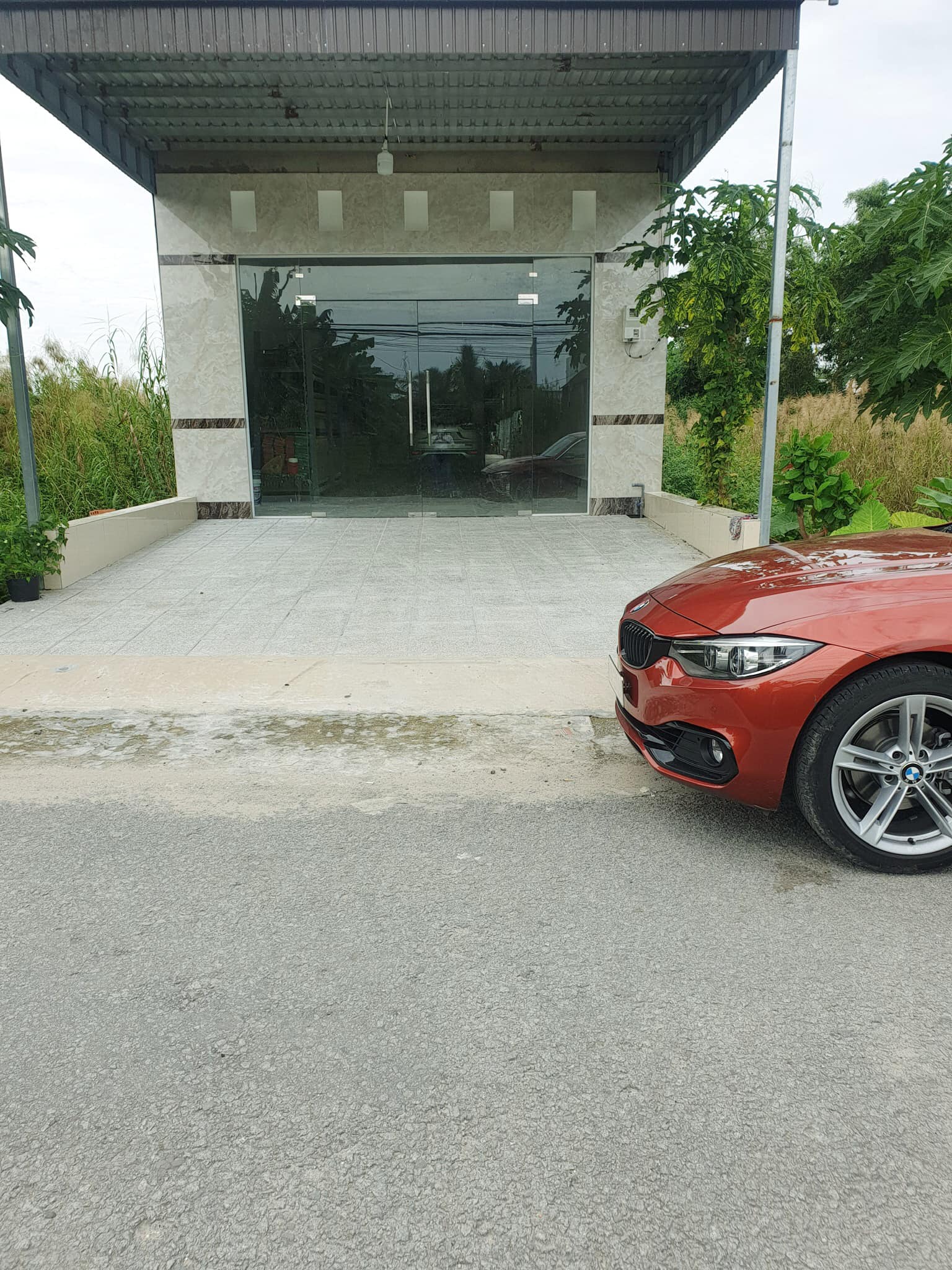 Bán nhà mặt tiền đường Tú Xương, 6 phòng ngủ, kinh doanh tốt, gần chợ, trường học