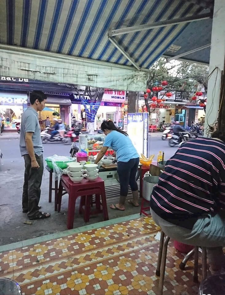 Bán nhà mặt tiền đường Hoàng Diệu, Hải Châu, giá tốt, đang cho thuê 20 triệu/tháng