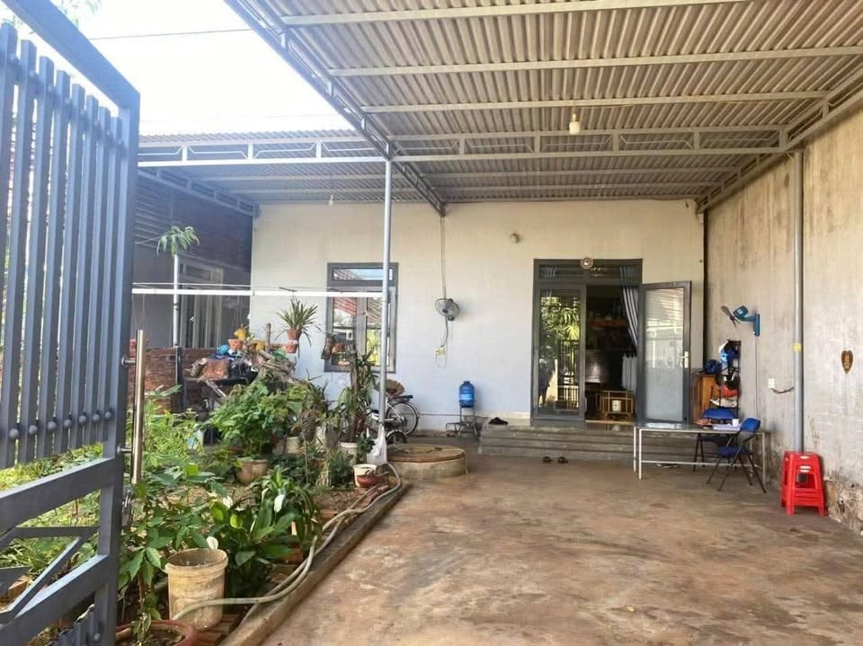 Nhà cấp 4 hẻm ô tô, cách đường lớn 200m, giá chỉ 1.45 tỷ