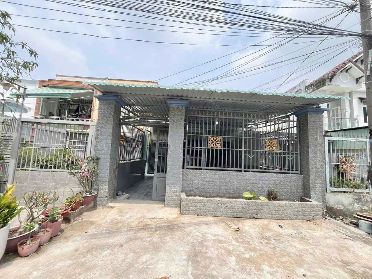 Nhà nguyên căn Quận 7, rộng rãi như sân bóng, giá thuê mềm như bún