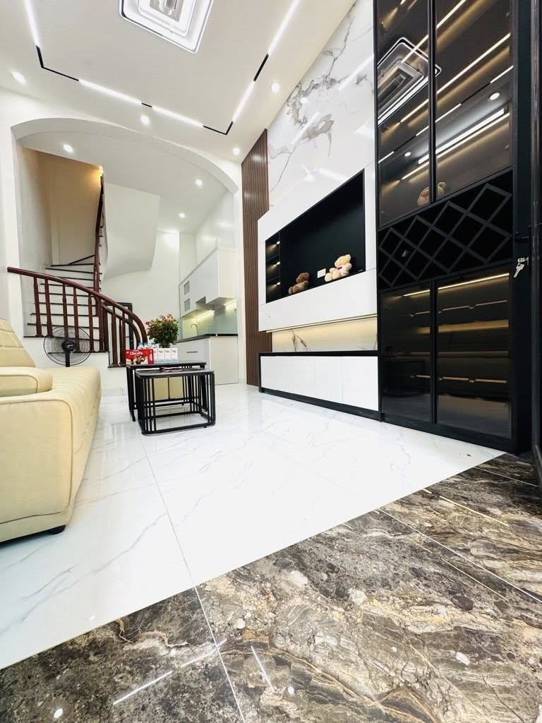 Nhà 28m2 x 4 tầng, 3 phòng ngủ, gần ô tô tránh, 3, tỷ tại Ba Đình, Hà Nội