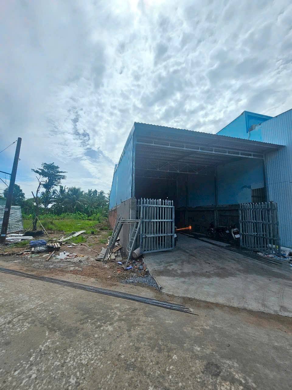 Nền đất rộng rãi, sổ đỏ thổ cư, ô tô vào tận nơi