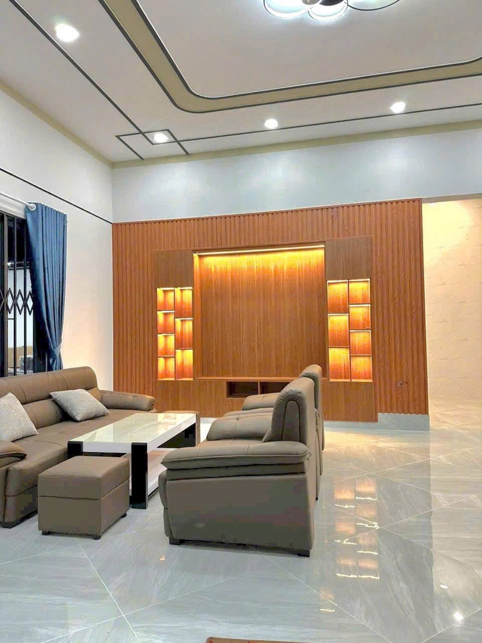 Cháy hàng - Nhà Phú Khương, Bến Tre, 3 ngủ, sân đậu 7 chỗ, full nội thất, giá chỉ 3.85 tỷ