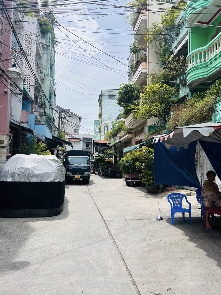 Bán nhà hẻm xe hơi thông, 4 tầng, 6 phòng ngủ tại Lò Siêu, Quận 11