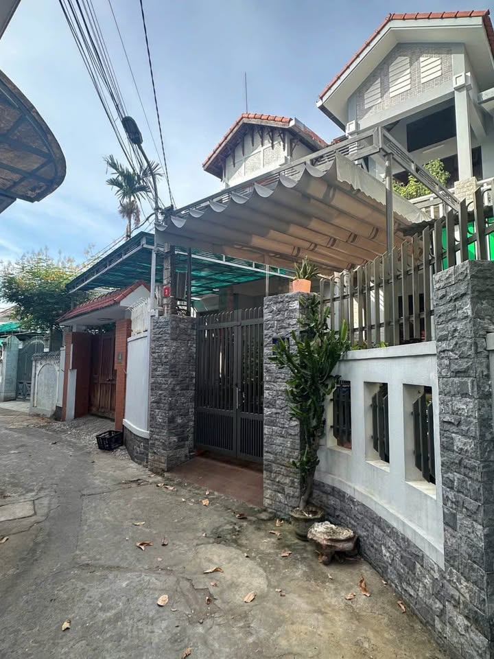 Nhà tâm huyết kiệt ô tô, cách sông Ngự Hà 30m tại Huế