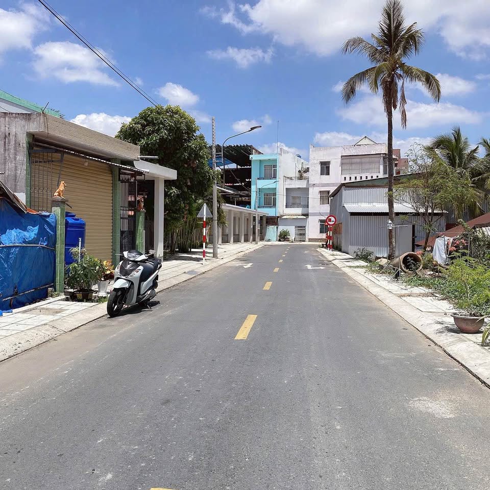 Bán nền 214.6m2 mặt tiền 7.05m đường 30/4, Bến Tre