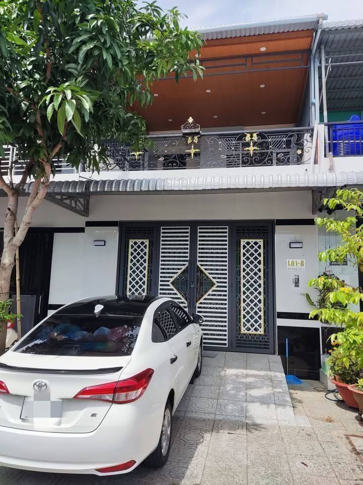 Nhà xinh 2 tầng, 2 ngủ, tặng nội thất xịn sò, giá 2.65 tỷ ngay Rạch Giá