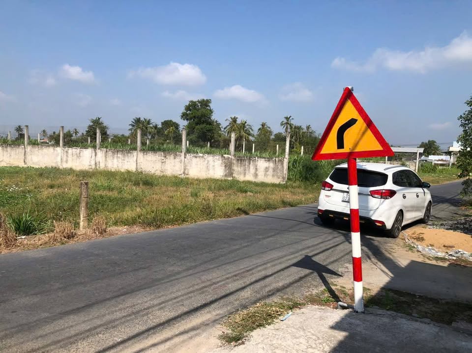 Đất vườn siêu đẹp tại Bến Tre, mặt tiền 7m, đường nhựa rộng rãi, giá chỉ 700 triệu!