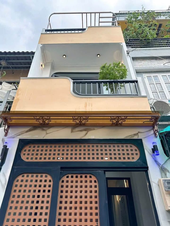 Nhà Bình Thạnh gần Nguyễn Gia Trí, nở hậu tài lộc, 3 ngủ, giá tốt!