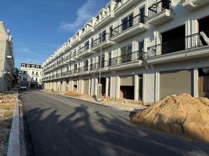 Mặt bằng Hồ Sen CL8 giá rẻ nhất thị trường, sổ đỏ trao tay!