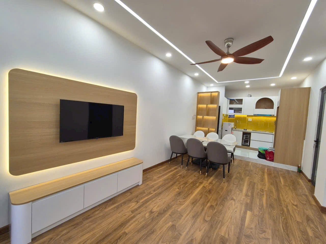 Cho thuê chung cư 2 ngủ full nội thất gần chợ Nguyễn Đình Chiểu, Phú Nhuận