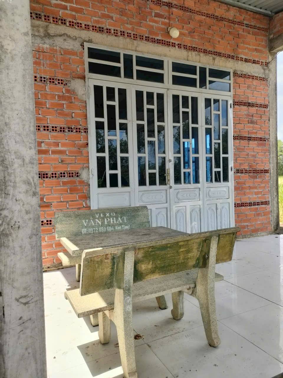 Bán nhà cấp 4 full thổ cư, 120m2, khu dân cư đông đúc tại Bến Lức, Long An