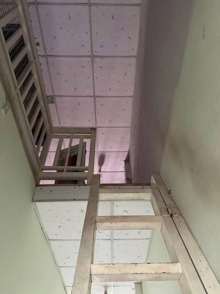 Bán nhà 1 trệt 1 gác trục, 85.6m2, 2 ngủ, 2 vệ sinh, đường nhựa ô tô thông thoáng, Vĩnh Long