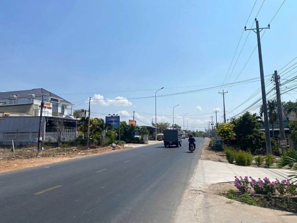 Bán đất thổ cư 4200m2, mặt tiền view suối, gần biển, sổ hồng riêng